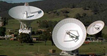 Zespół anten australijskiego ośrodka DSN koło Canberry. Po lewej: antena o średnicy 70 metrów. Po środku i po prawej: anteny o średnicy 34 metrów / Credits: NASA