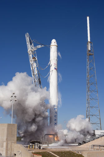 Próba statyczna rakiety Falcon 9 przeprowadzona 4 grudnia na wyrzutni LC-40 (NASA/Tony Gray and Kevin O'Connell)