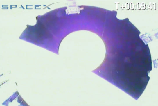 Moment separacji kapsuły Dragon od drugiego stopnia rakiety Falcon 9 (SpaceX)