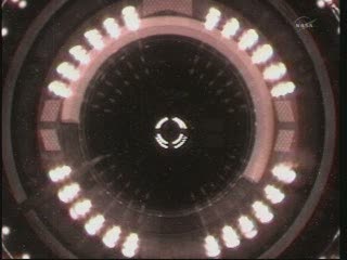 Ostatnie momenty przed przyłączeniem HTV-2 do ISS / Credits - NASA TV