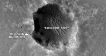 Krater Santa Maria oraz łazik Opportunity / Credits - NASA, JPL, University of Arizona