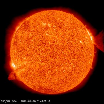 Godzina 02:49 CET - tuż po maksimum rozbłysku (górna prawa część tarczy słonecznej) / Credits - SDO, NASA
