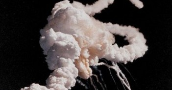 28 stycznia 1986 roku - chwilę po katastrofie promu Challenger / Credits - NASA