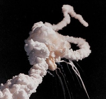 28 stycznia 1986 roku - chwilę po katastrofie promu Challenger / Credits - NASA