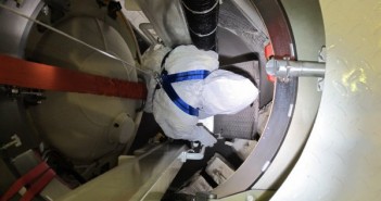 Instalacja ładunku wewnątrz ATV-2 w dniu 29 stycznia 2011 roku / Credits - ESA, D. Ducros