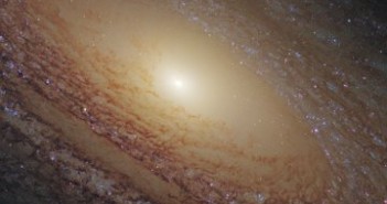 Galaktyka NGC 2841 okiem kamery WFC3 / Credits - NASA, ESA, and the Hubble Heritage (STScI/AURA)-ESA/Hubble Collaboration