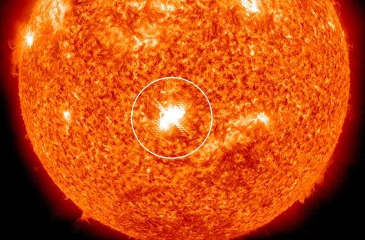 13 lutego 2011 roku, godzina 18:38 CET - rozblysk klasy M 6.6 / Credits - NASA, SDO, spaceweather.com