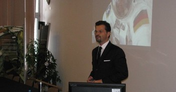 Dyrektor TTPO Frank Salzgeber prezentujący Program / Credits - Astri Polska