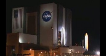 Prom Discovery wyjeżdza na wyrzutnię LC-39A / Credits - NASA TV
