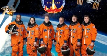 Załoga promu Discovery do misji STS-133 / Credits - NASA
