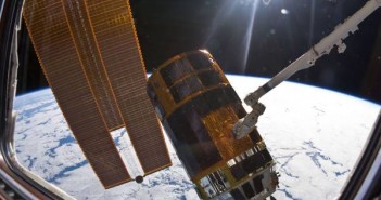 Statek transportowy HTV-2 podczas łączenia ze Stacją ISS 27 stycznia / Credits: NASA