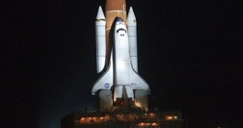 Rollout promy Endeavour / Credits - NASA