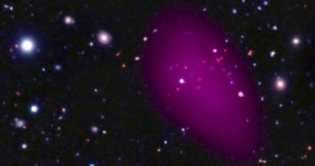 Złożenie zdjęć z XMM-Newtona w bliskiej podczerwieni oraz promieniach X / Credit - ESA/ESO/Subaru/R. Gobat et al.