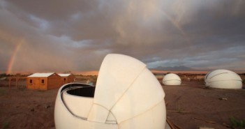 Obserwatorium na pustyni Atacama (Źródło: Alain Maury)