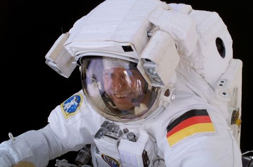 Europejski astronauta - Thomas Reiter, podczas spacer kosmicznego / Credits: NASA