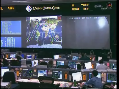 Centrum kontroli lotu (Mission Control Center) w trakcie drugiego dnia misji STS-134 (NASA) Centrum kontroli lotu (Mission Control Center) w trakcie drugiego dnia misji STS-134 (NASA)