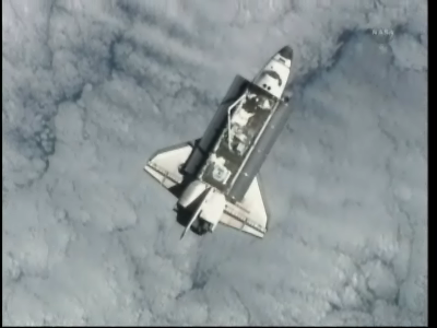 Prom Endeavour w trakcie fazy podejścia do stacji ISS (NASA)