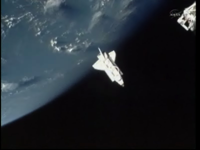 Prom Endeavour coraz bliżej stacji... (NASA)