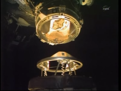 Ostatnie chwile przed dokowaniem (NASA)