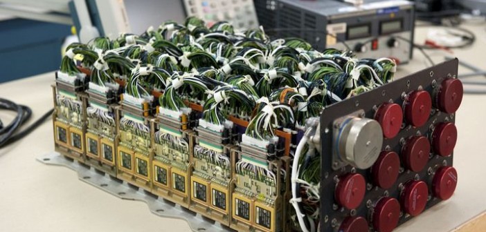 Uszkodzona jednostka ALCA-2 rozebrana przez techników NASA w ośrodku Shuttle Logistics Depot na Przylądku Canaveral na Florydzie / Credits: NASA/Kim Shiflett