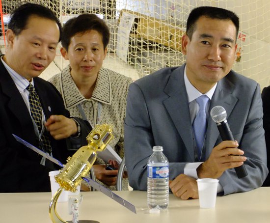 Zhai Zhang odpowiada na pytania / Credits - K. Kanawka