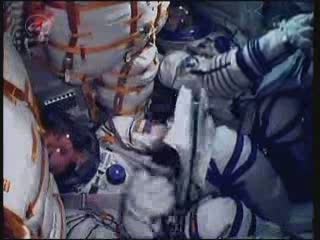 Wewnątrz kapsuły Sojuz TMA-02M podczas startu / Credits - NASA TV
