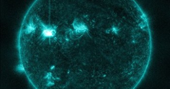 Godzina 04:15 CEST - 6 minut po maksymalnej fazie rozbłysku / Credits - NASA, SDO