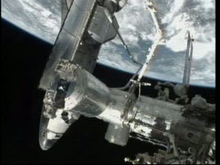 Obraz jakiego już więcej nie zobaczymy - prom i ISS / Credits - NASA TV