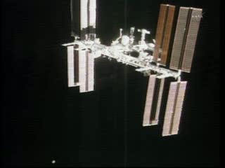 Obrót ISS z perspektywy promu / Credits - NASA TV