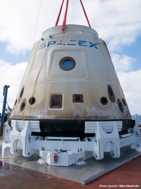 Kapsuła Dragon firmy SpaceX, na razie bezzałogowa, po swoim pierwszym locie / Credits - SpaceX Kapsuła Dragon firmy SpaceX, na razie bezzałogowa, po swoim pierwszym locie / Credits - SpaceX