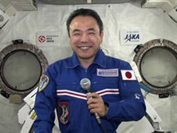 Satoshi Furukawa podczas rozmowy z premierem Japonii - Naoto Kanem / Credits: NASA TV