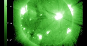 00:36 CEST - dwie minuty przed maksimum rozbłysku / Credits - NASA, NOAA/SWPC Boulder