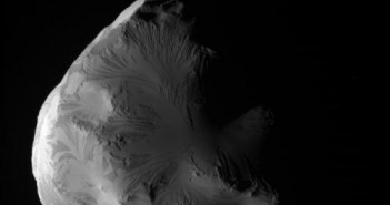 Księżyc Helena. Cassini wykonał to zdjęcie 18 czerwca 2011 roku. Credits: NASA/JPL