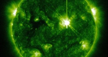 Sześć minut po fazie maksymalnej rozbłysku / Credits - NASA, SDO