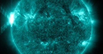 Godzina 13:00 CEST - rozbłysk klasy X1.5 / Credits - NASA, SDO