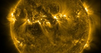 Wygląd Słońca 26 września 2011 roku, tuż przed godziną 08:00 CEST i kolejnym rozbłyskiem klasy M / Credits - NASA, SDO
