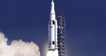 Rakieta SLS, za pomocą której wyniesione zostałyby komponenty stacji na L2 układu Ziemia - Księżyc / Credits - NASA