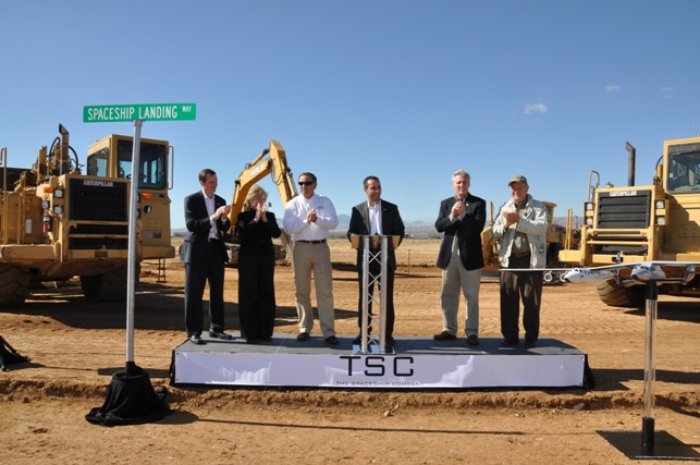 Uroczystość rozpoczęcia budowy hangaru FAITH firmy TSC (listopad 2010 r.) / Źródło: Virgin Galactic