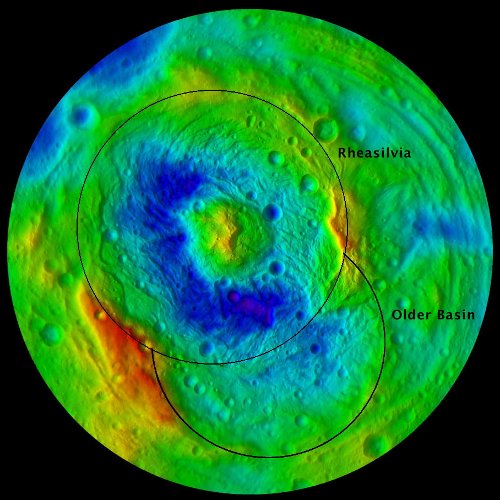 Kolorowa wersja mapy topograficznej, prezentująca krater Rheasilvia oraz starszą depresję / Credits - NASA/JPL-Caltech/ UCLA/MPS/DLR/IDA 