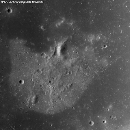 Zbliżenie na obszar H z pierwszego zdjęcia w tej galerii / Credits - NASA/GSFC/Arizona State University Zbliżenie na obszar H z pierwszego zdjęcia w tej galerii / Credits - NASA/GSFC/Arizona State University