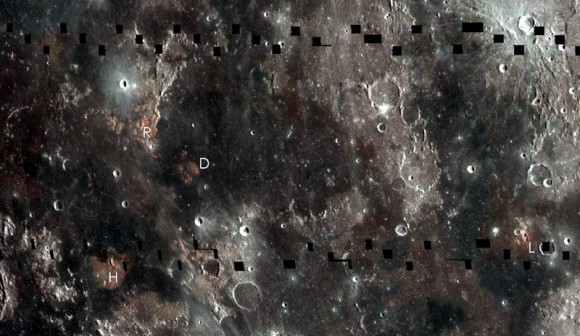 Obszary (czerwone miejsca), w których zaobserwowano więcej tytanu - mozaika obejmuje obszar 1000 km. Są to tereny widoczne z Ziemi / Credits - NASA/GSFC/Arizona State University