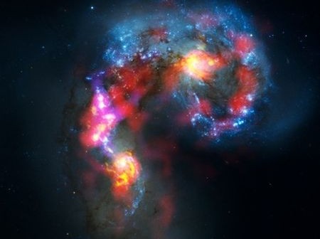 Kompozycja zdjęcia Galaktyki Anteny przy wykorzystaniu materiału dostarczonego przez ALMA i Kosmiczny Teleskop Hubble’a / Credits: ALMA – ESO/NAOJ/NRAO, NASA/ESA Hubble Space Telescope