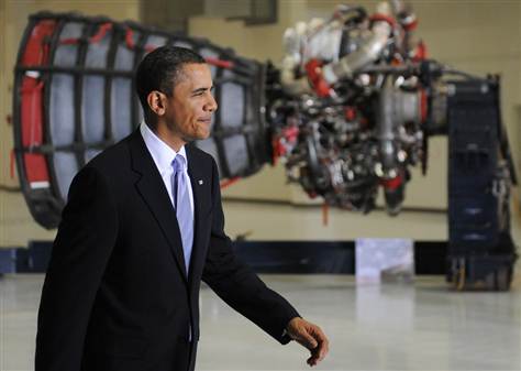 Prezydent Barack Obama w Centrum Kosmicznym im. Johna F. Kennedy'ego na Florydzie (2010) / Źródło: Jewel Samad (AFP)