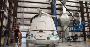 Kapsuła Dragon dostarczona do KSC - 23 października 2011 / Credits - NASA, Charisse Nahser