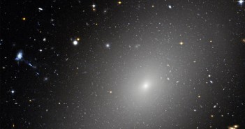 Ekspozycja ESO 306-17 wykonana kamerą Advanced Camera for Surveys w 2005 roku / Credit - NASA, ESA oraz Michael West (ESO)