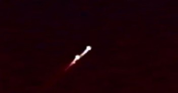 Sojuz wchodzący w atmosferę sfotografowany przez załogę ISS / Credits: NASA