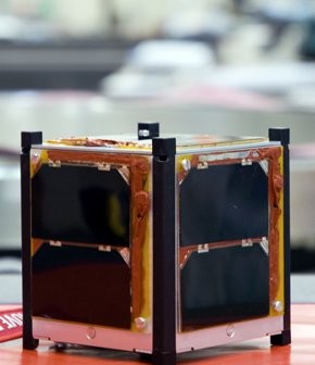 Jeden z siedmiu Cubesatów/ Credits - ESA