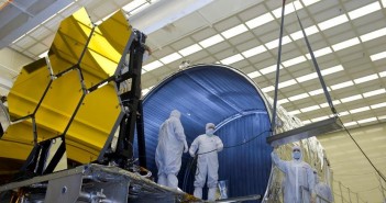 Zwierciadła teleskopu JWST w trakcie przygotowań do testó kriogenicznych / Credits: NASA