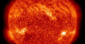 Wygląd Słońca w momencie rozbłysku M2.3 - 26 grudnia 2011 / Credits - NASA, SDO