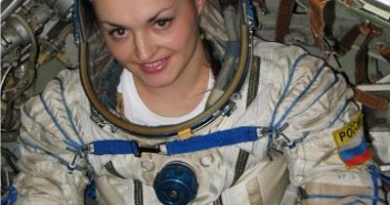 Jelena Sierowa wewnątrz kapsuły Sojuz / Credits -RSA